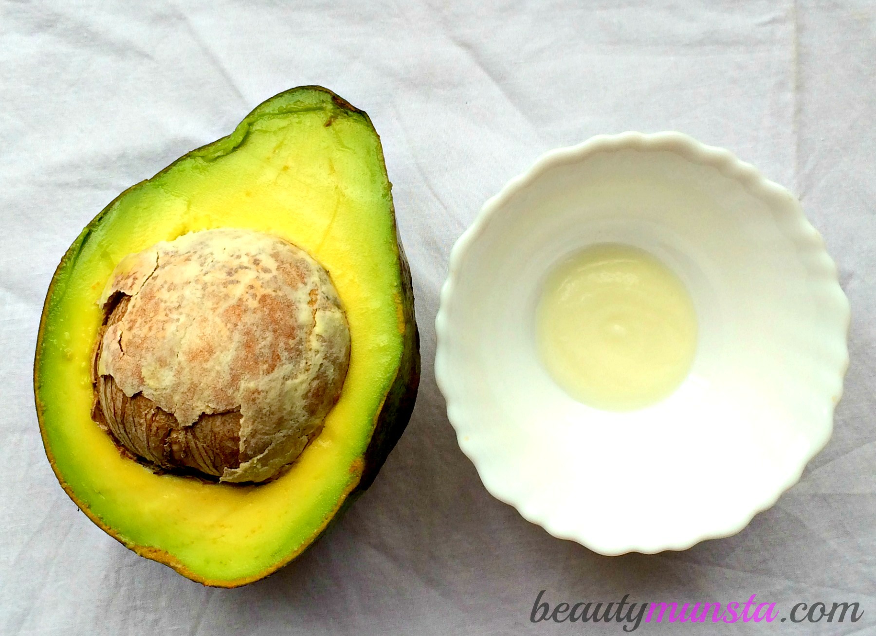 You will need just two ingredients - avocado & greek yogurt, to deeply hydrate and moisturize your skin