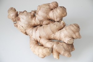 Use ginger root to treat an itchy scalp naturally! 